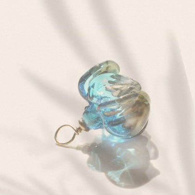 Blaues Murano-Glas Ohrgehänge auf Leinen